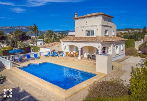 Villa La Paloma Blanca by Abahana Villas