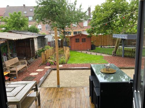 a view of a backyard with a wooden deck at Tiny House Le Poulailler in Bousbecque