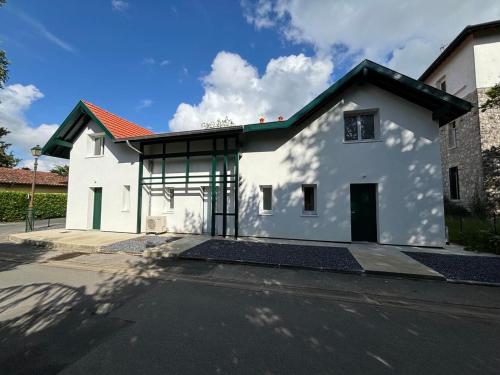 Magnifique T2 neuf au centre de Cambo les bains