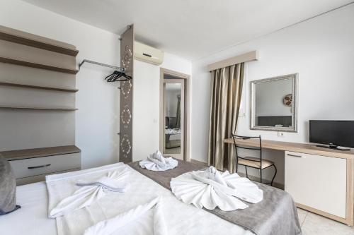 a hotel room with a bed and a desk at Paloma Family Club in Bitez