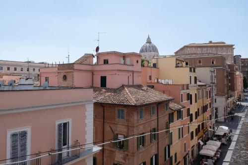 Spacious Bright Apartment Next to the Vatican - Large Elevator!