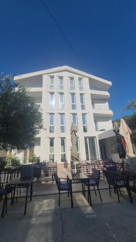 Budova, kde se aparthotel nachází