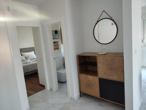 Ένα ή περισσότερα κρεβάτια σε δωμάτιο στο Apartments Dodig