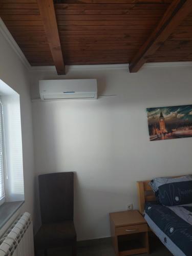 a small room with a bed and a fan at Apartment M&M in Pačir