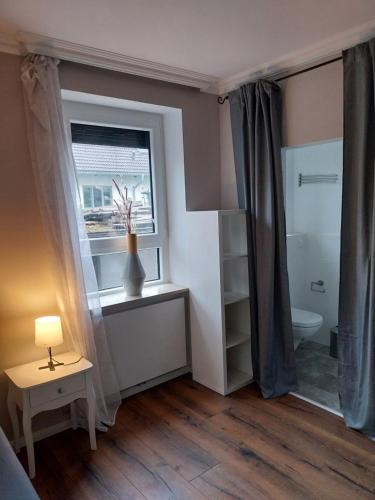 Ένα μπάνιο στο Bad Aibling City Apartment Zimmer