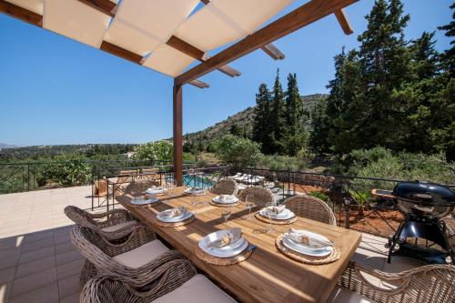 Villa The Pines- Jaccuzi - Private Pool - 7 minutes from the beach