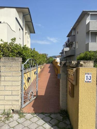 Το κτήριο όπου στεγάζεται  το διαμέρισμα