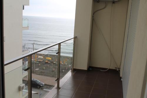 a balcony with a view of the ocean at Blue Apartments & Hotel Shengjin in Shëngjin
