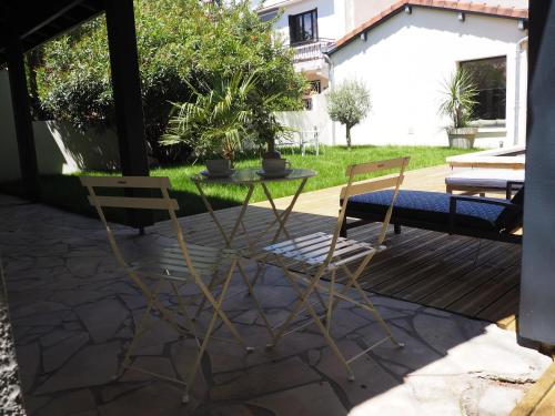 Κήπος έξω από το Chambres d'Hôtes En Aparté