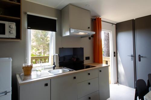 Dapur atau dapur kecil di Camping Caledonia