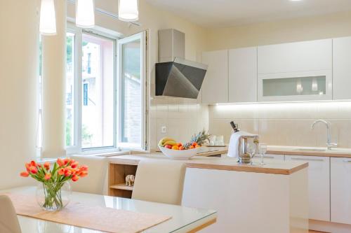 Baška Voda Apartments - City center, Steps from the Beach, Free Parking