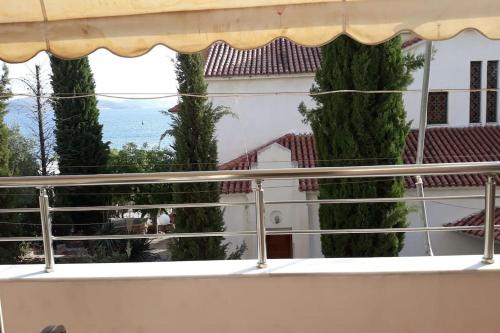 Beach view apartment in center Saranda
