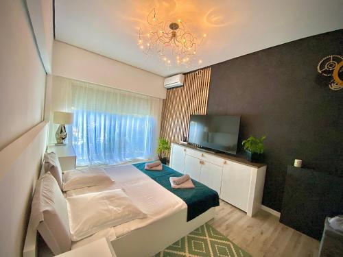 Sunny Riviera Apartment