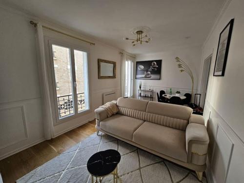 Ruang duduk di Appartement luxe - Colombes