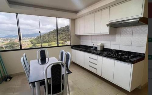 Η κουζίνα ή μικρή κουζίνα στο Hotel Vale da Serra