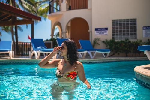 Πισίνα στο ή κοντά στο SunBreeze Suites