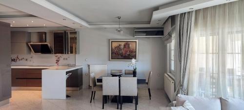 Avenue Luxury Home