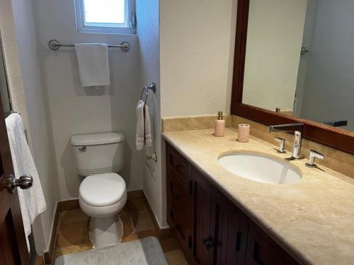 Un baño de LAS QUINTAS y HOSTAL
