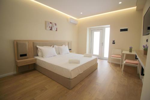 Helio's Apartments