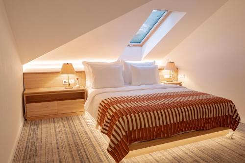 Una cama o camas en una habitación de Hotel Baškuća Sarajevo