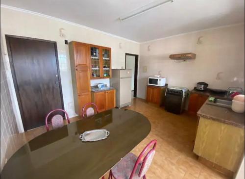 Nhà bếp/bếp nhỏ tại Apartamento Grande no Centro de São Lourenço-MG