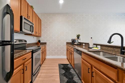 Trendy Retreat - Great Location - Fully Loaded photo 22