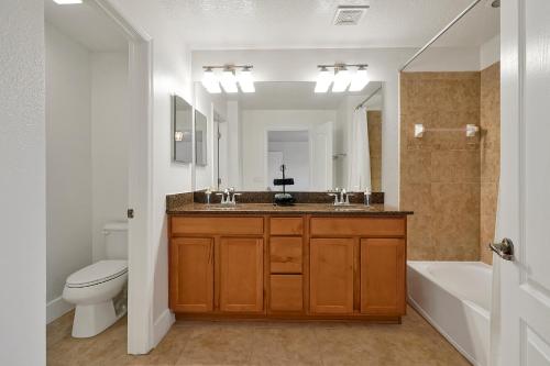 Trendy Retreat - Great Location - Fully Loaded photo 19