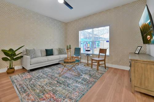 Trendy Retreat - Great Location - Fully Loaded photo 15