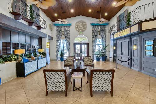 Trendy Retreat - Great Location - Fully Loaded photo 34