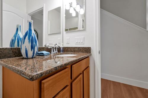 Trendy Retreat - Great Location - Fully Loaded photo 41