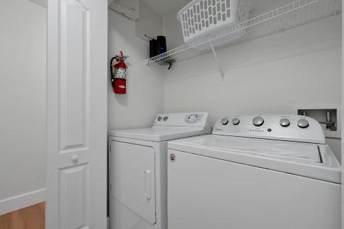 Trendy Retreat - Great Location - Fully Loaded photo 36