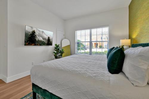 Trendy Retreat - Great Location - Fully Loaded photo 13
