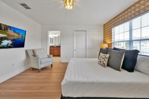 Trendy Retreat - Great Location - Fully Loaded photo 16