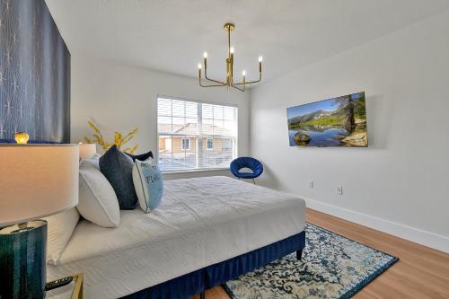 Trendy Retreat - Great Location - Fully Loaded photo 7