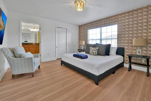 Trendy Retreat - Great Location - Fully Loaded photo 12