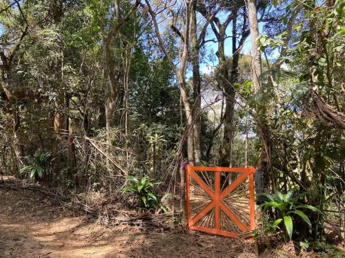 Taman di luar Chalé Floresta Amada