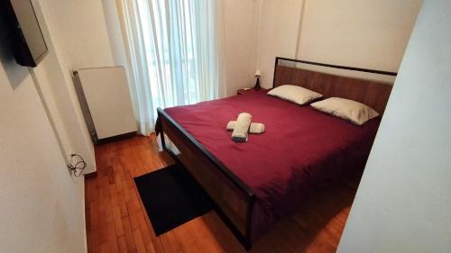 Кровать или кровати в номере Glyfada Prime Location Spacious Apartment