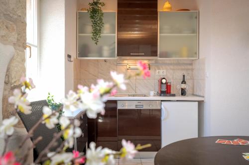 Stonehouse 22 - ZF Hvar