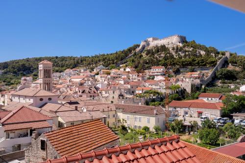 Stonehouse 22 - ZF Hvar