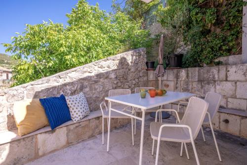 Stonehouse 22 - ZF Hvar
