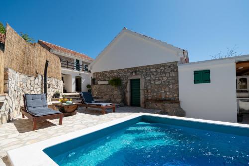 Family friendly house with a swimming pool Seline, Paklenica - 23248