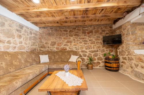 Family friendly house with a swimming pool Seline, Paklenica - 23248