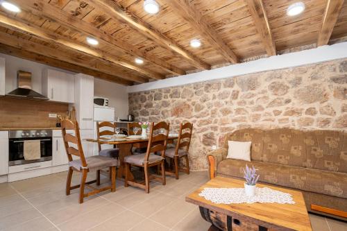 Family friendly house with a swimming pool Seline, Paklenica - 23248
