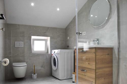 Apartments with parking space Crikvenica - 23289