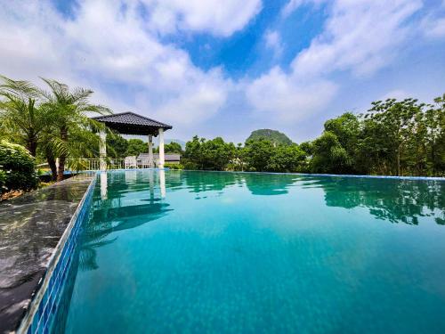 Πισίνα στο ή κοντά στο Ben's house lương sơn hoà bình