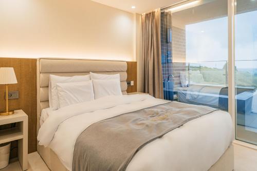 a bedroom with a large bed and a window at Haeilri Pool&SPA Hotel in Seogwipo