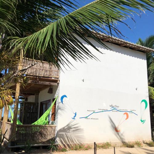 a mural on the side of a building at Pousada Maré Cheia in Itarema