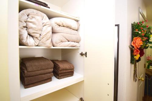 a towel rack with towels and towels at KITAZAWA CS HOUSE / Vacation STAY 78552 in Tokyo