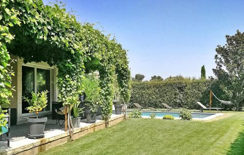 a garden with a swimming pool and a lawn at Villa Nathis in Maillane