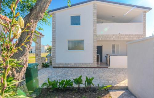 Stunning Apartment In Nin